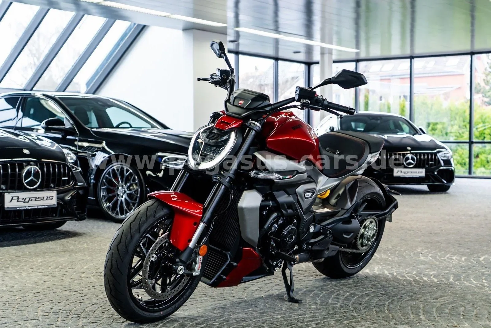 2025 Ducati XDiavel V4 proposta da un concessionario specializzato a Mönchengladbach, Germania, foto principale