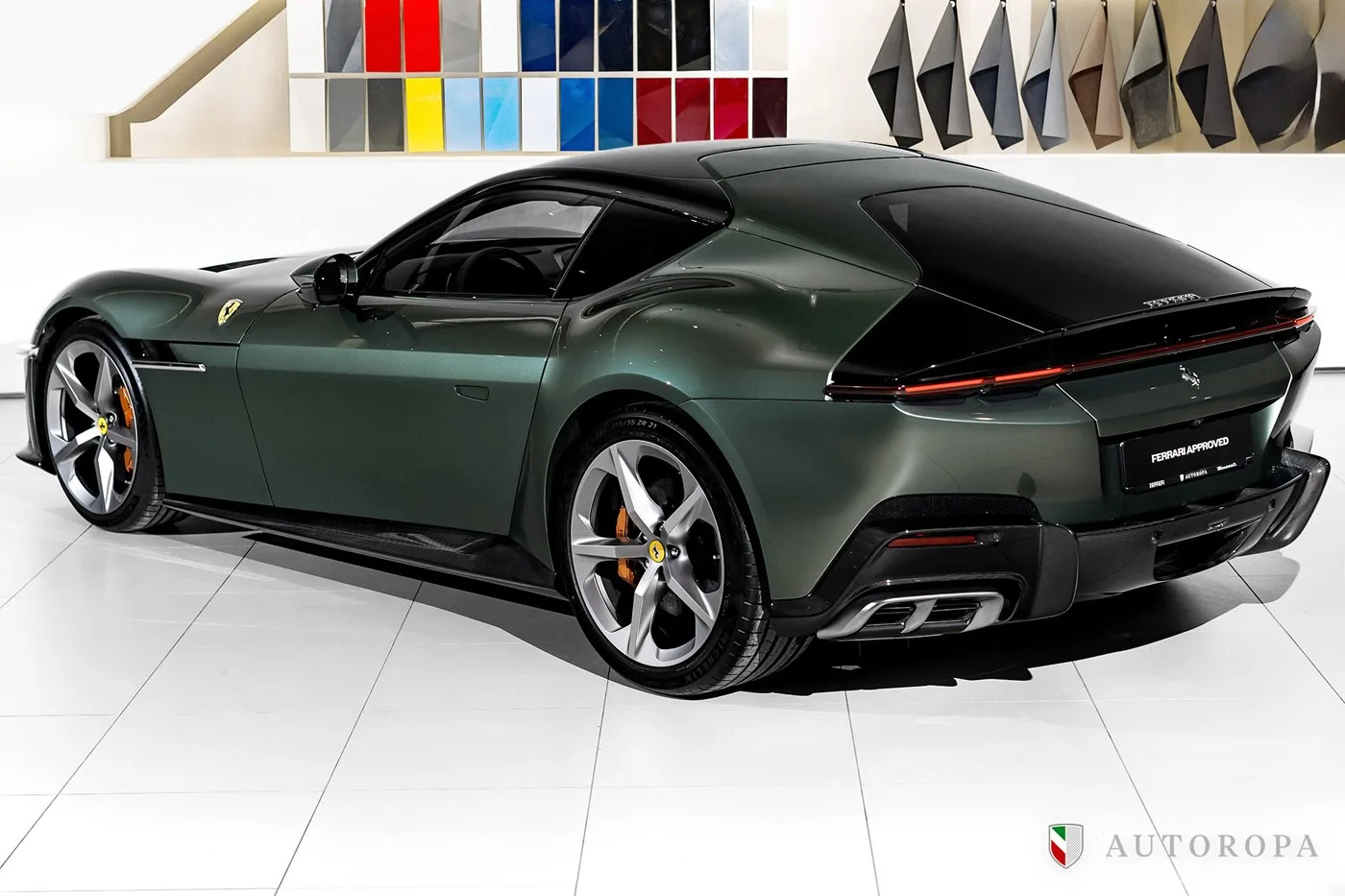 2025 Ferrari 12Cilindri angeboten von einem offiziellen Ferrari und Maserati-Vertragshändler in Stockholm, Schweden, Foto 4 von 10