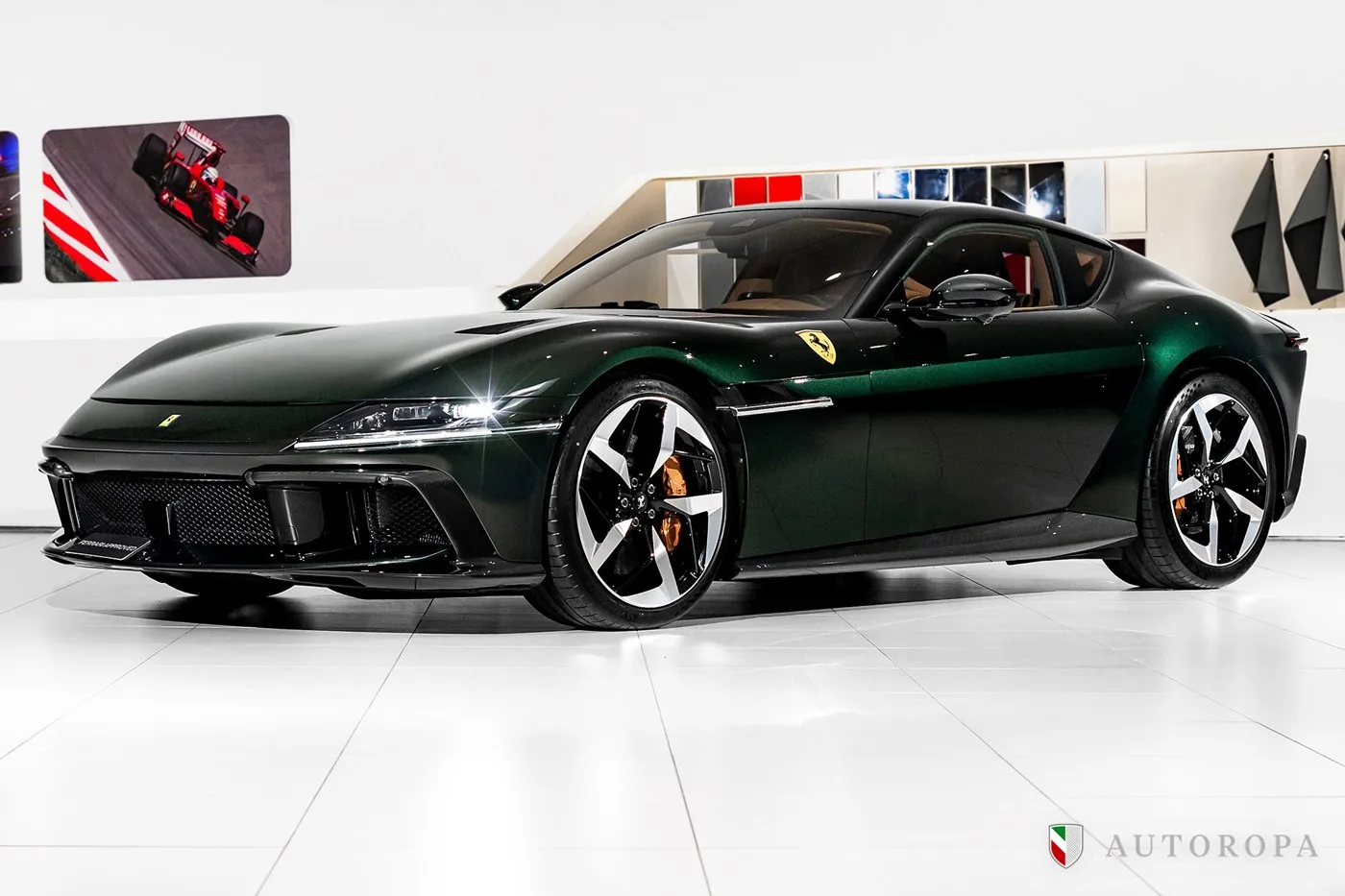 2025 Ferrari 12Cilindri angeboten von einem offiziellen Ferrari und Maserati-Vertragshändler in Stockholm, Schweden, Foto 2 von 10