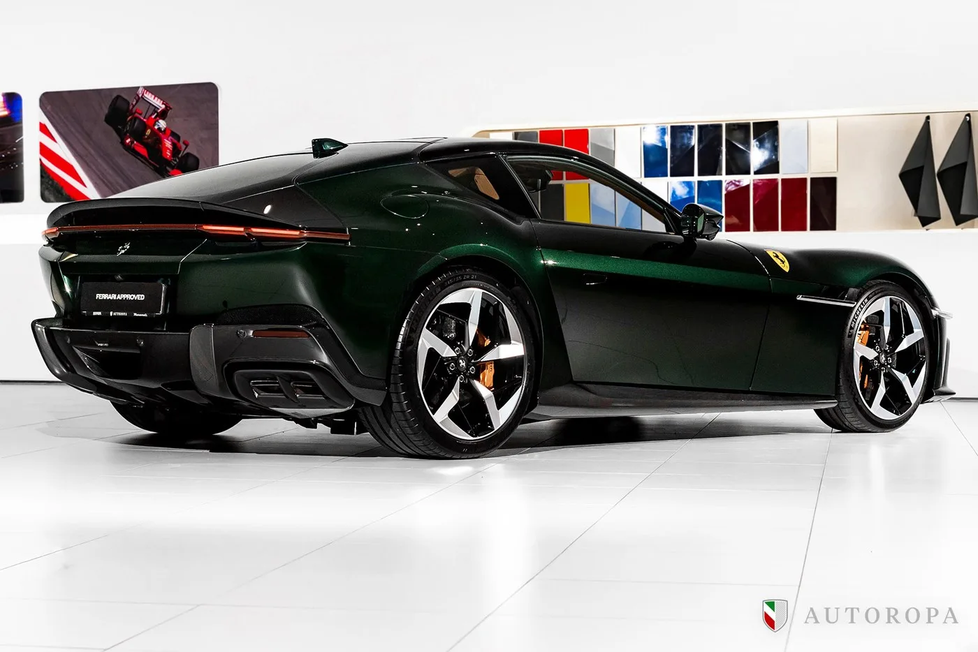 2025 Ferrari 12Cilindri angeboten von einem offiziellen Ferrari und Maserati-Vertragshändler in Stockholm, Schweden, Foto 5 von 10