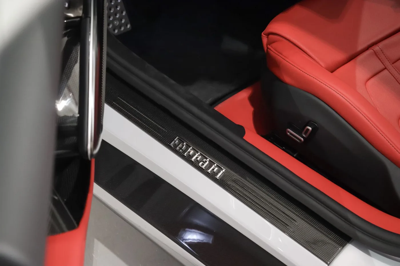 2025 Ferrari 12Cilindri Atelier offered by a supercar dealer in Zibido San Giacomo, Italy, photo 16 of 23
