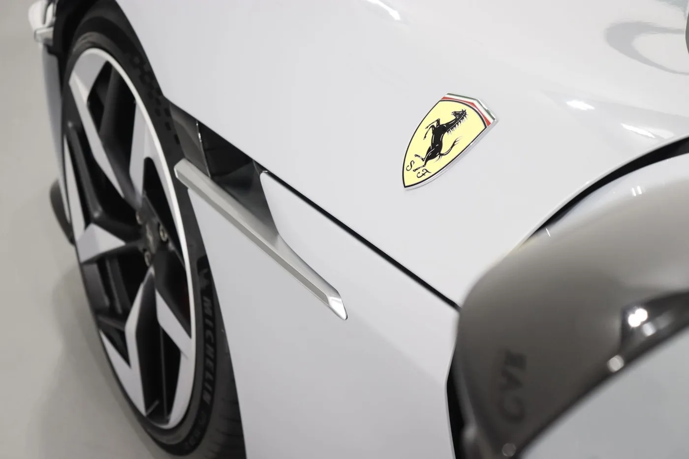 2025 Ferrari 12Cilindri Atelier offered by a supercar dealer in Zibido San Giacomo, Italy, photo 17 of 23