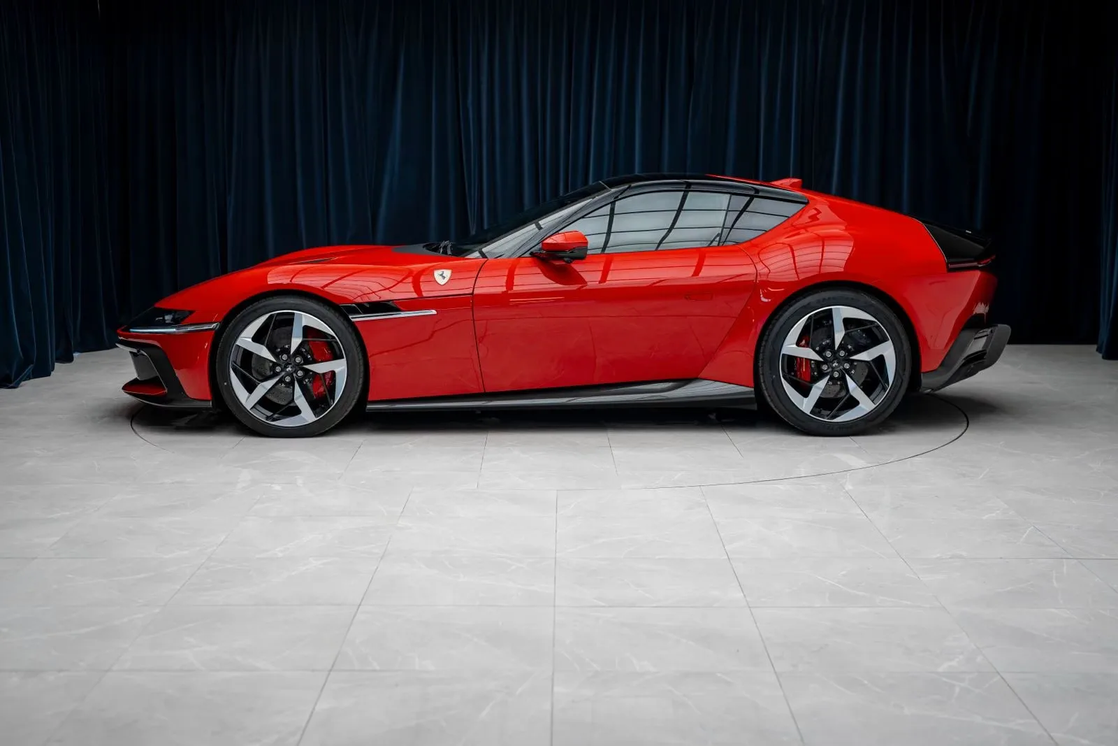 2025 Ferrari 12Cilindri, 2/30