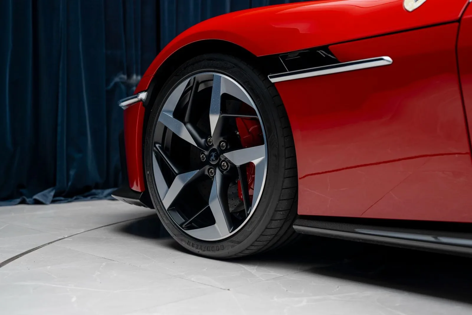 2025 Ferrari 12Cilindri, 19/30