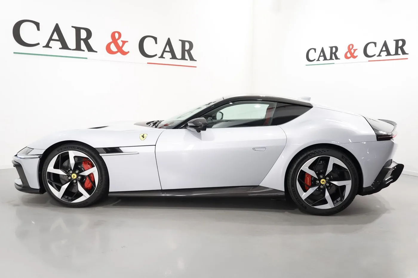 2025 Ferrari 12Cilindri offered by a supercar dealer in Zibido San Giacomo, Italy, photo 6 of 25