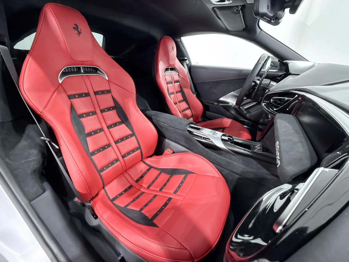 2025 Ferrari 12Cilindri offered by a supercar dealer in Zibido San Giacomo, Italy, photo 24 of 25