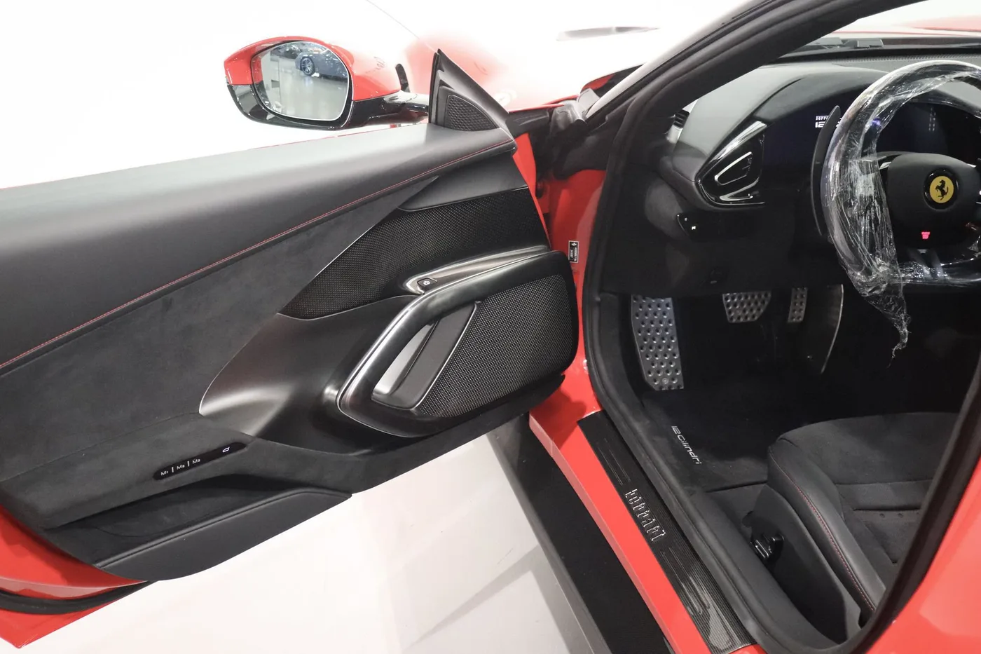 2025 Ferrari 12Cilindri offered by a supercar dealer in Zibido San Giacomo, Italy, photo 10 of 15