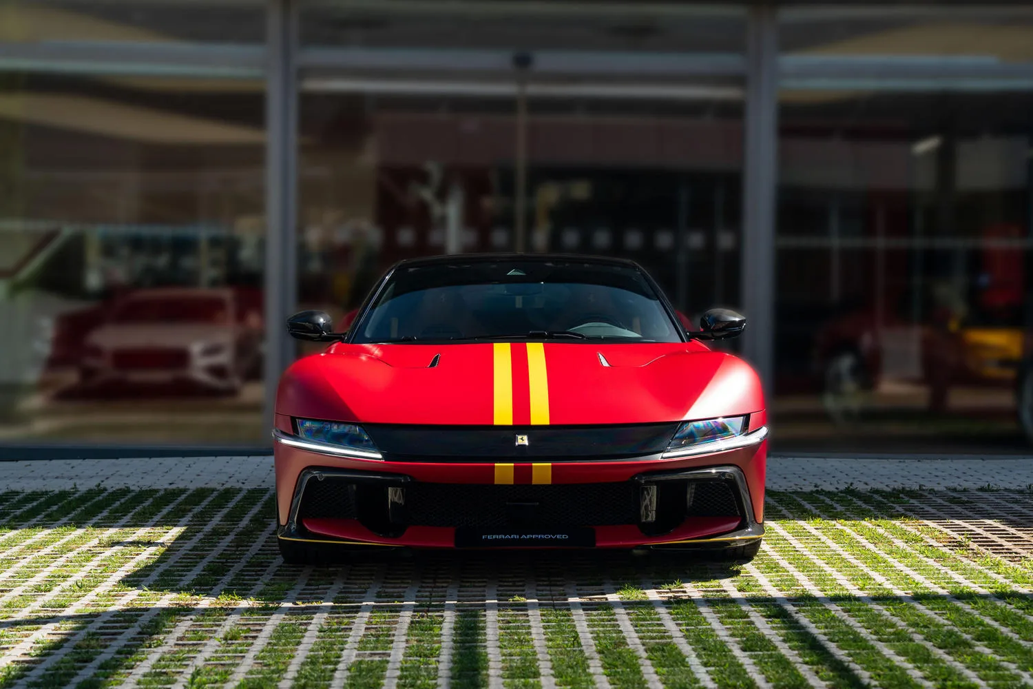2025 Ferrari 12Cilindri angeboten von einem Fachhändler in San Pedro Alcántara, Spanien, Hauptfoto