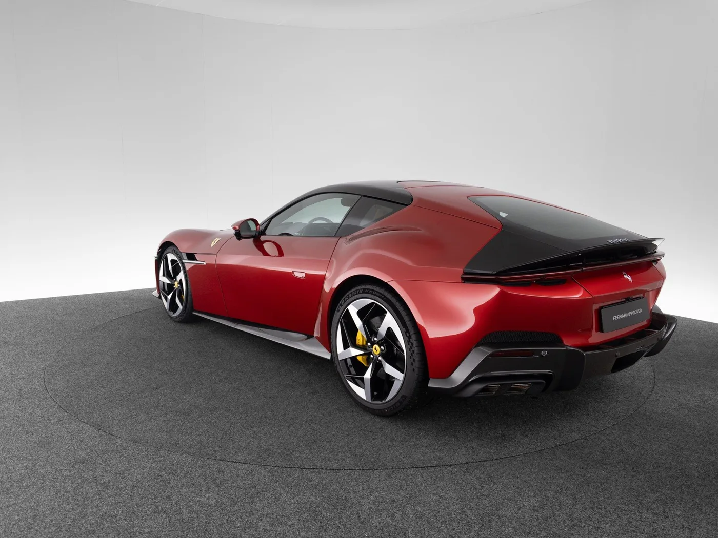 2025 Ferrari 12Cilindri proposée par un concessionnaire spécialisé à Singen, Allemagne, photo 3 sur 15