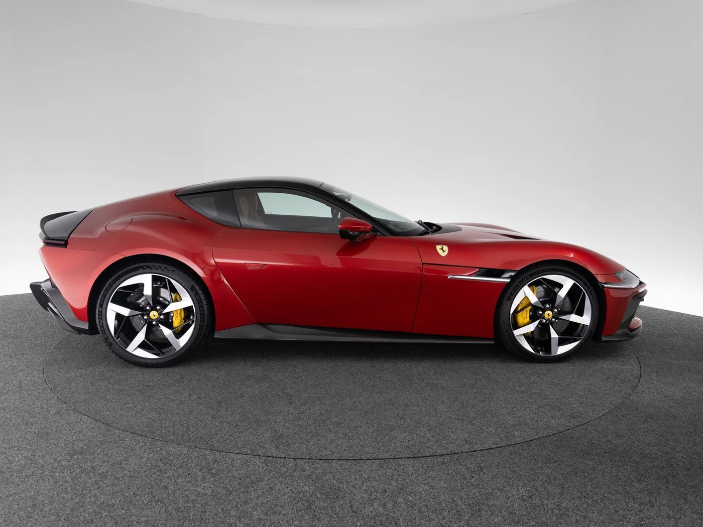 2025 Ferrari 12Cilindri proposée par un concessionnaire spécialisé à Singen, Allemagne, photo 7 sur 15