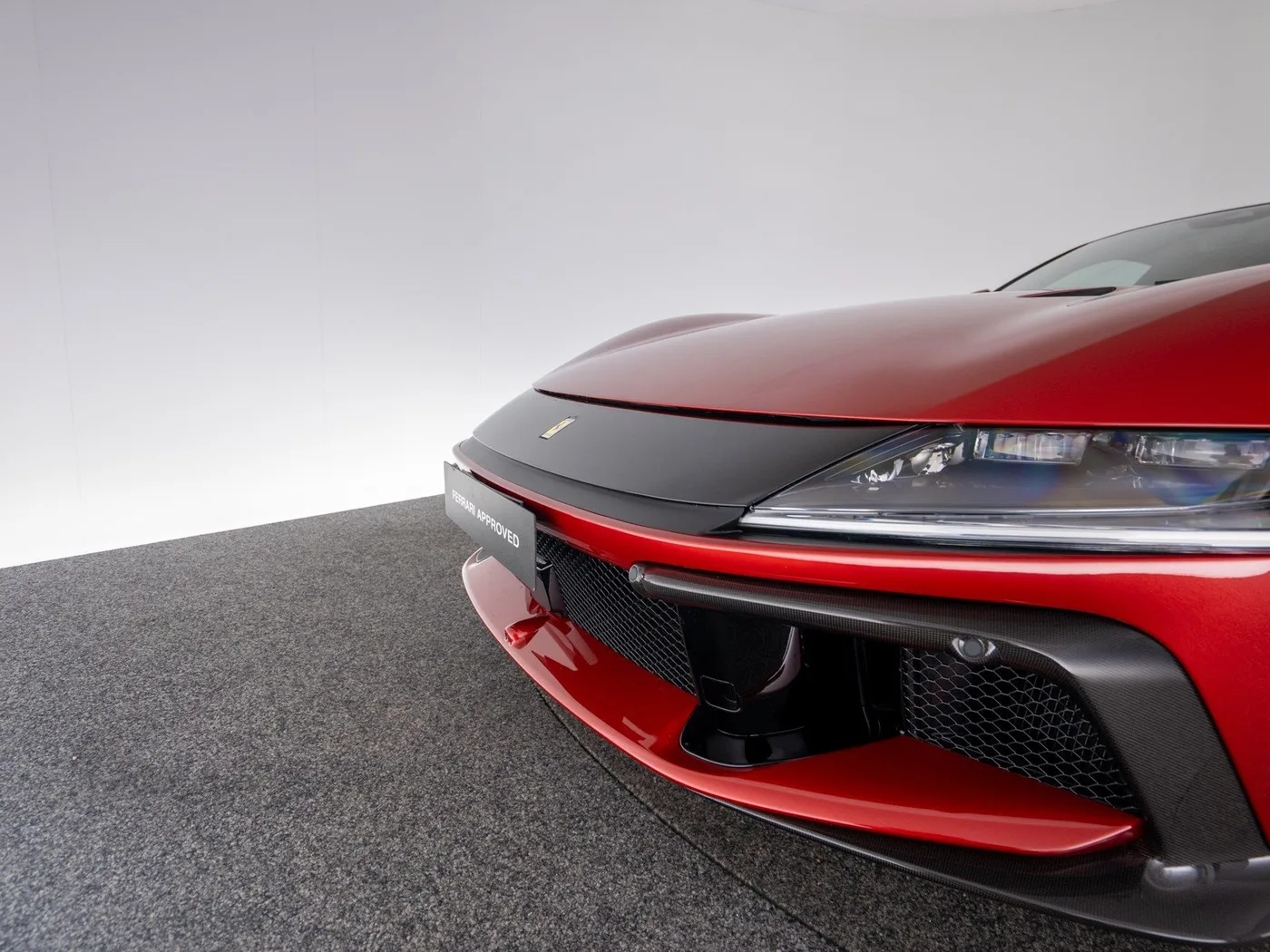 2025 Ferrari 12Cilindri proposée par un concessionnaire spécialisé à Singen, Allemagne, photo 14 sur 15