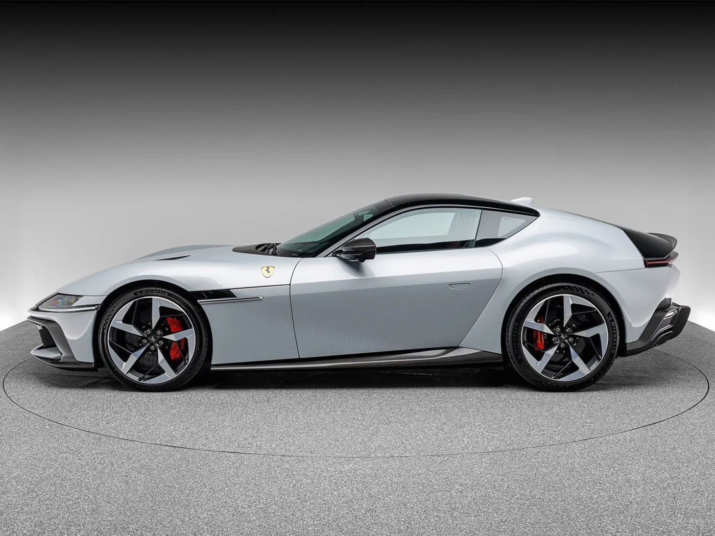 2025 Ferrari 12Cilindri proposée par un concessionnaire spécialisé à Böblingen, Allemagne, photo 2 sur 15