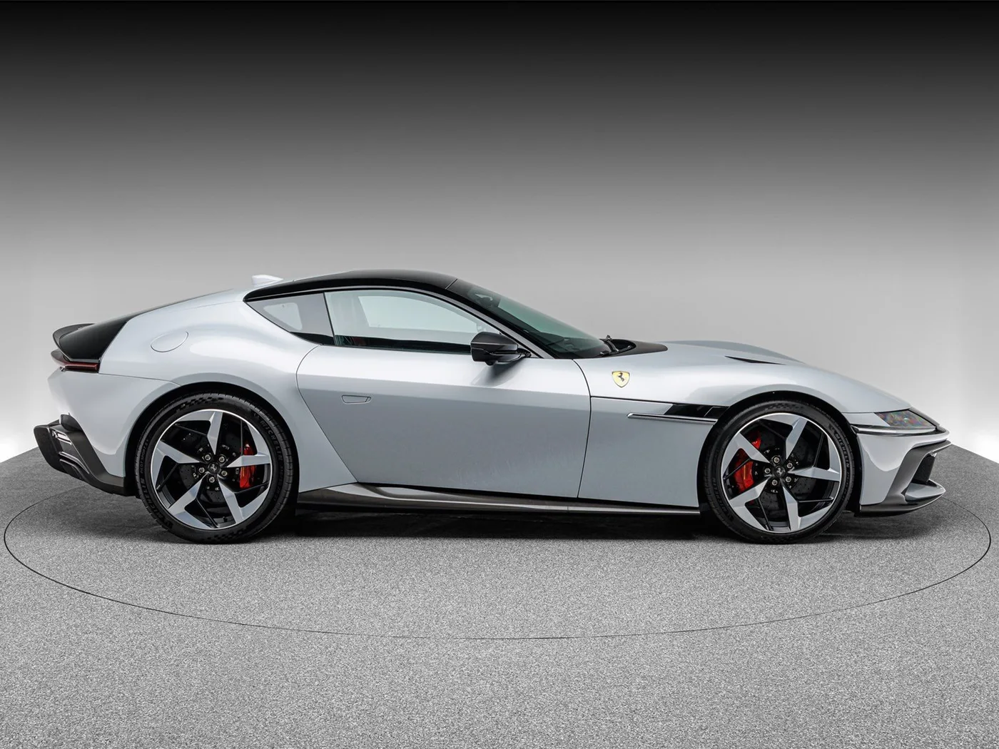2025 Ferrari 12Cilindri proposée par un concessionnaire spécialisé à Böblingen, Allemagne, photo 8 sur 15