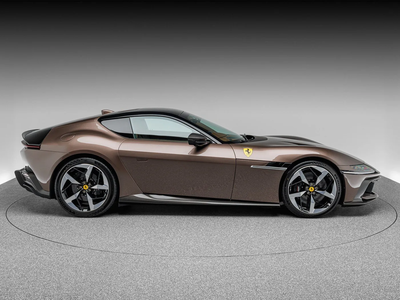 2025 Ferrari 12Cilindri offered by a specialist dealer in Böblingen, Germany, photo 8 of 15
