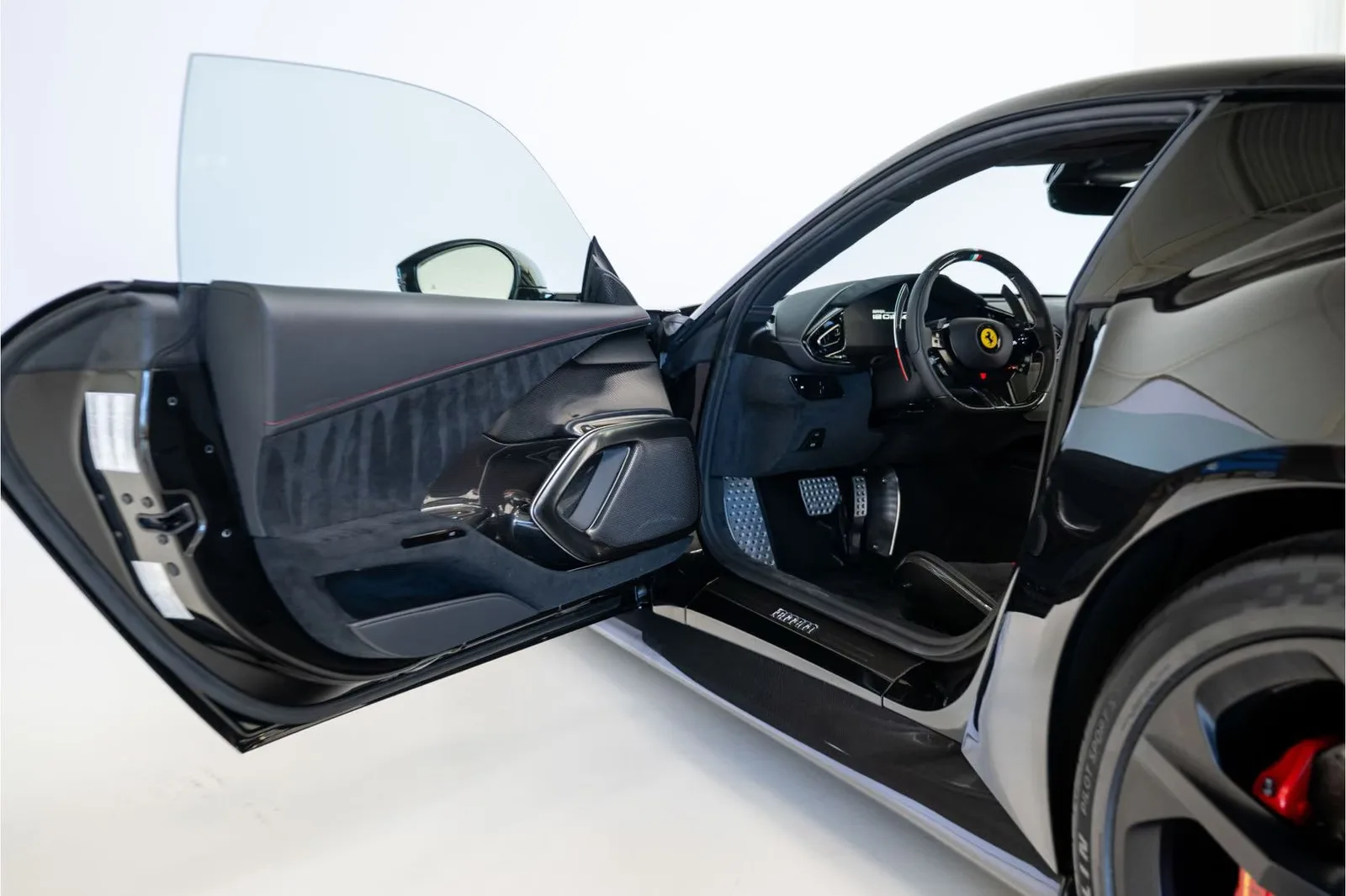 2025 Ferrari 12Cilindri, 5/13
