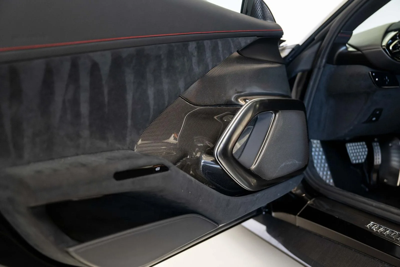 2025 Ferrari 12Cilindri, 6/13