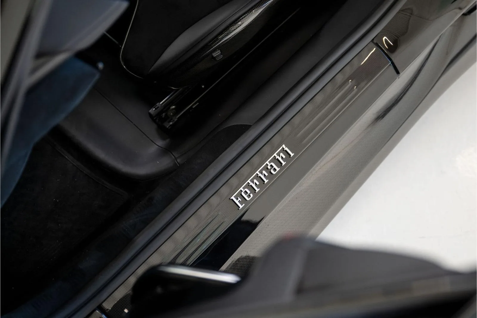 2025 Ferrari 12Cilindri, 8/13