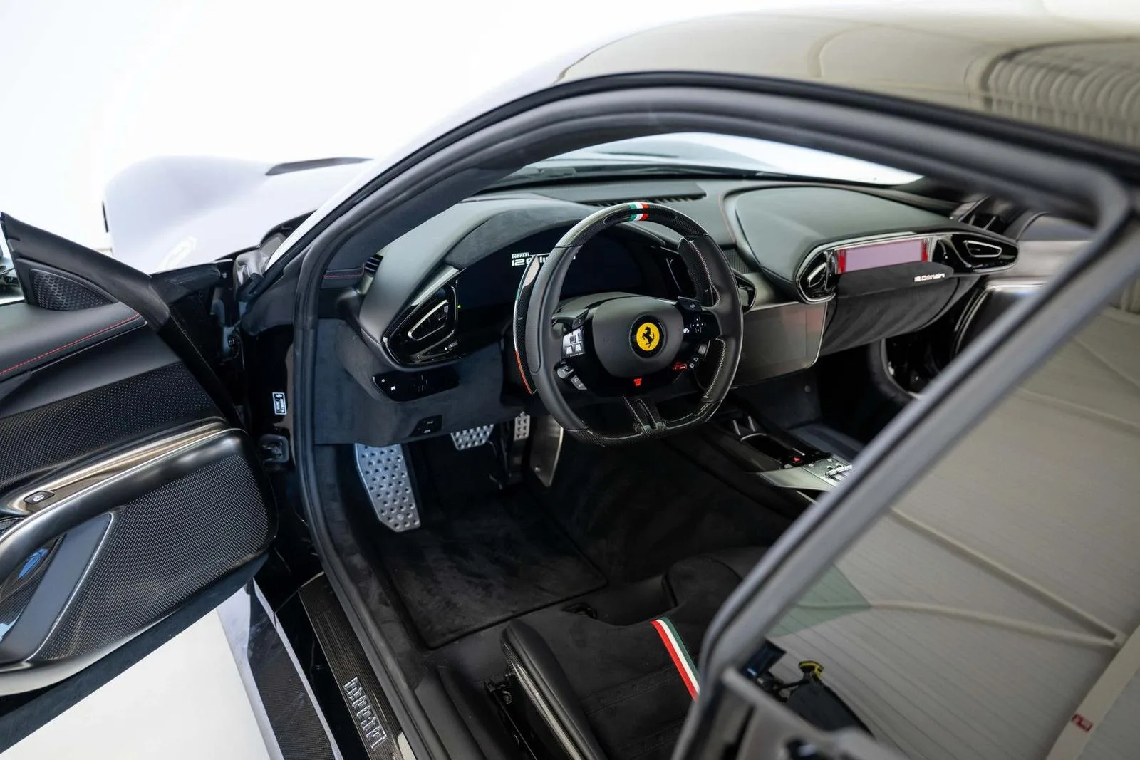 2025 Ferrari 12Cilindri, 9/13