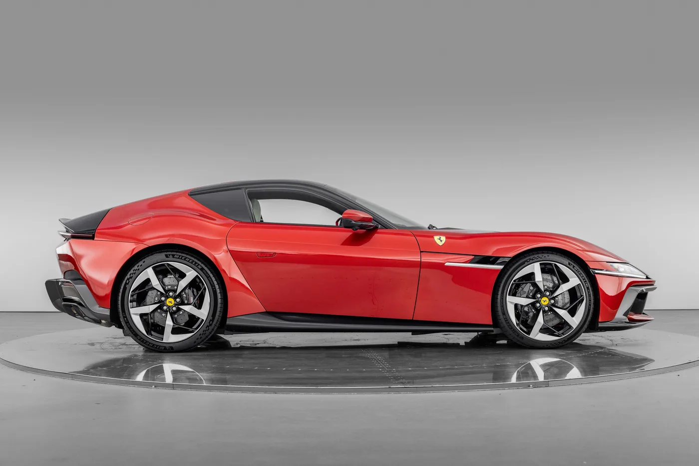 2025 Ferrari 12Cilindri proposée par un groupe de concessions agréées à Hatfield, Royaume-Uni, photo 3 sur 25