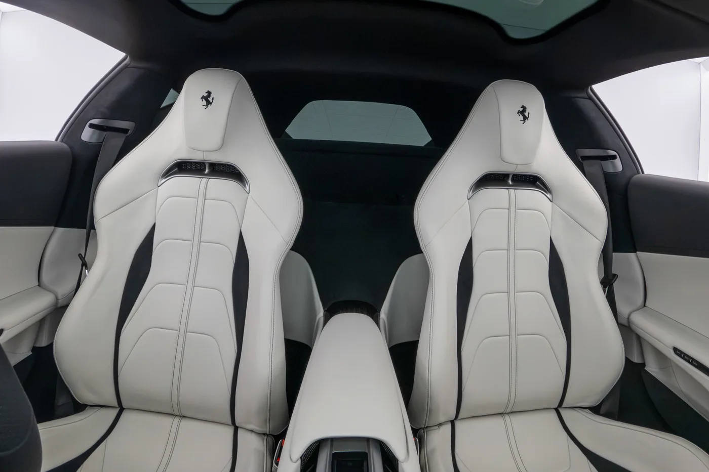 2025 Ferrari 12Cilindri proposée par un groupe de concessions agréées à Hatfield, Royaume-Uni, photo 10 sur 25