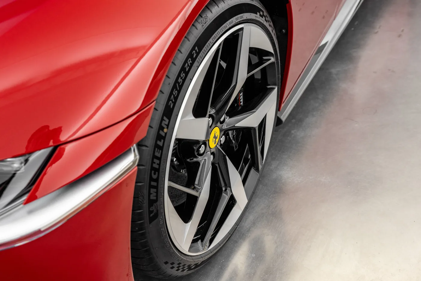 2025 Ferrari 12Cilindri proposée par un groupe de concessions agréées à Hatfield, Royaume-Uni, photo 12 sur 25