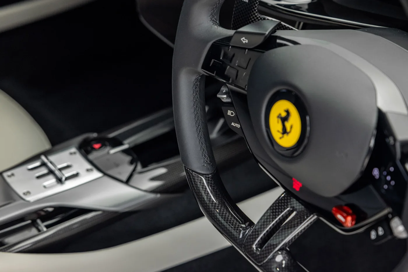 2025 Ferrari 12Cilindri proposée par un groupe de concessions agréées à Hatfield, Royaume-Uni, photo 21 sur 25