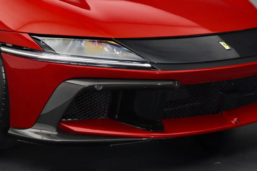 2025 Ferrari 12Cilindri, 8/30