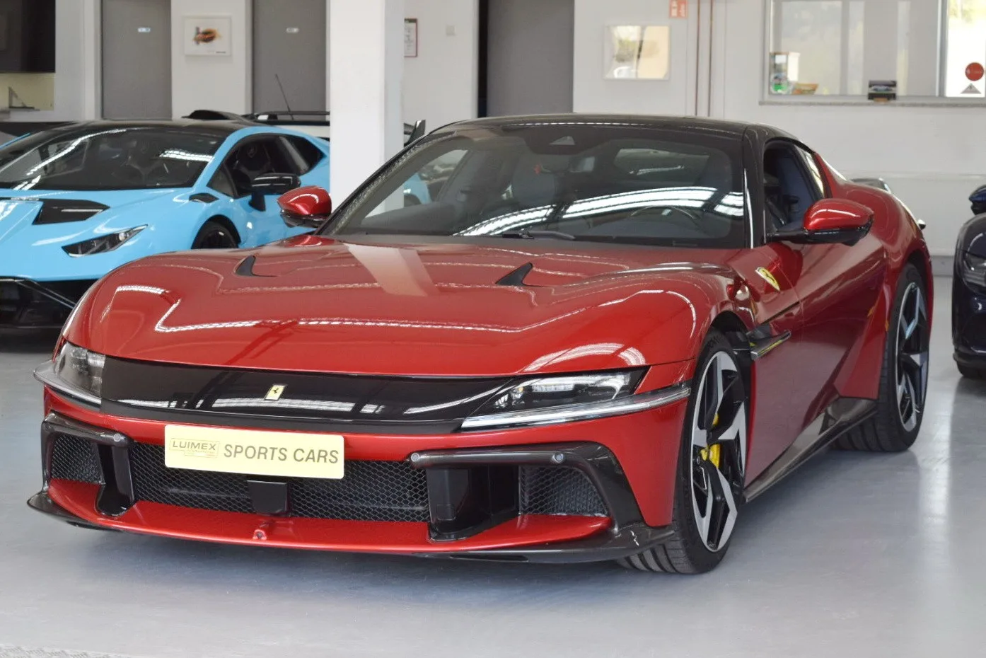 2025 Ferrari 12Cilindri proposée par un concessionnaire spécialisé à Pfaffenhofen an der Ilm, Allemagne, photo principale
