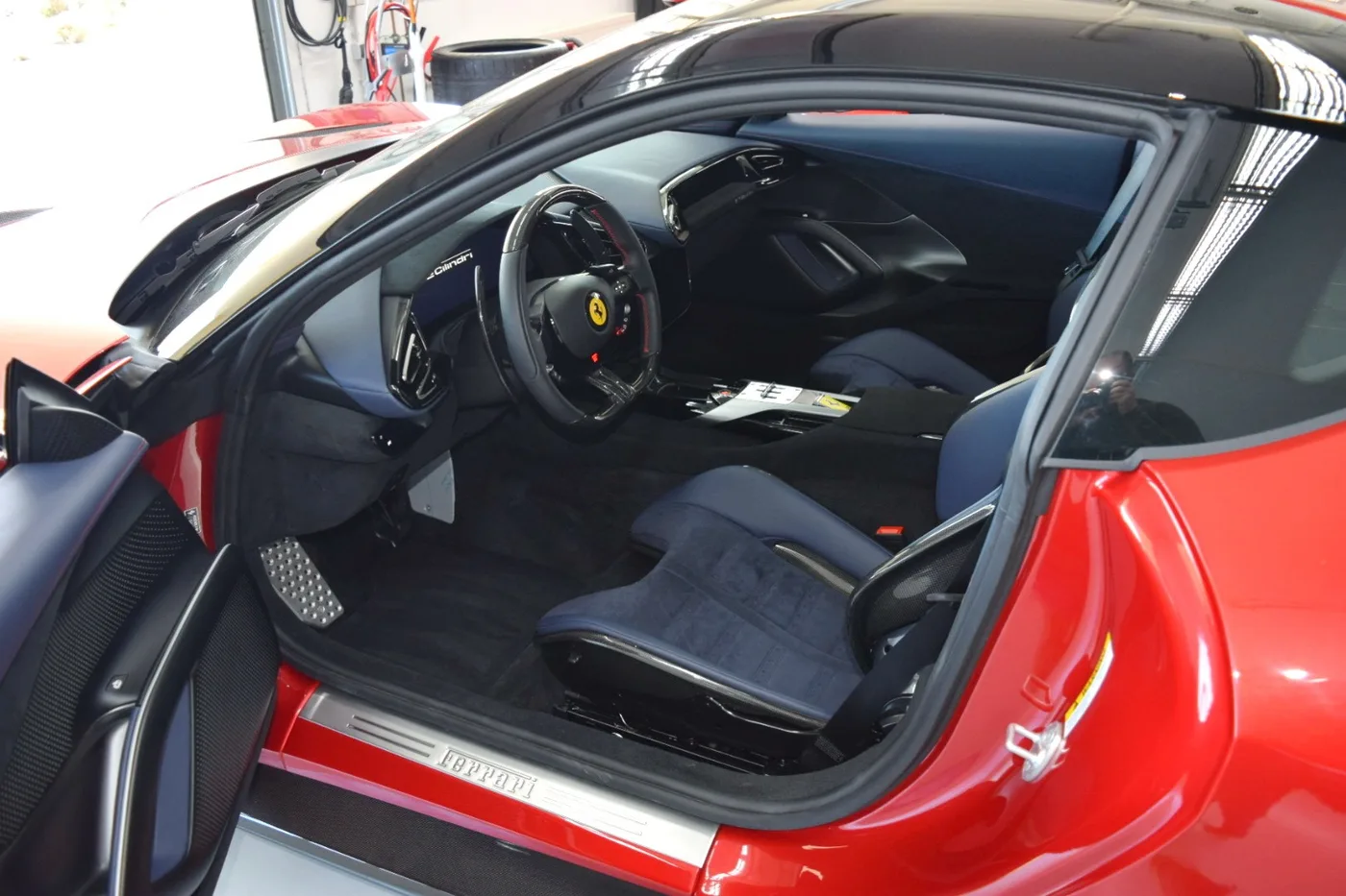 2025 Ferrari 12Cilindri offered by a specialist dealer in Pfaffenhofen an der Ilm, Germany, photo 2 of 15