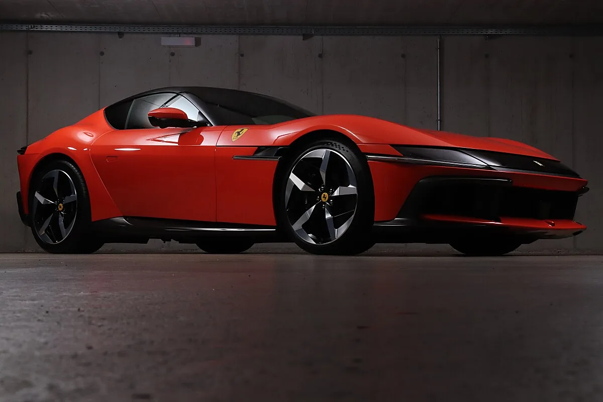 2025 Ferrari 12Cilindri proposée par un concessionnaire spécialisé à Unterweitersdorf, Autriche, photo 2 sur 15