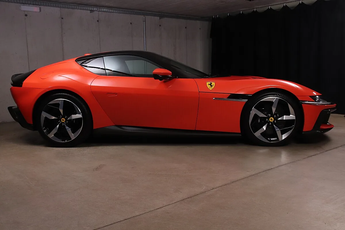 2025 Ferrari 12Cilindri proposée par un concessionnaire spécialisé à Unterweitersdorf, Autriche, photo 3 sur 15