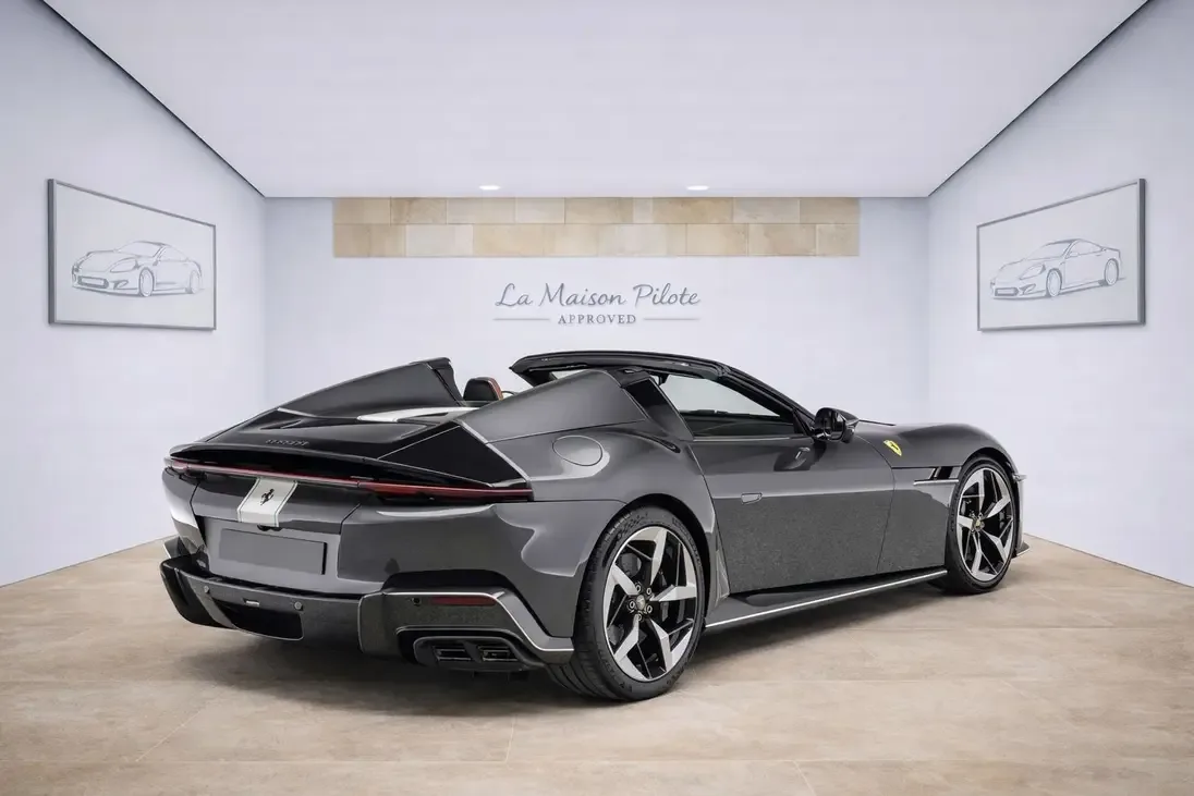 2025 Ferrari 12Cilindri Spider, 5/8