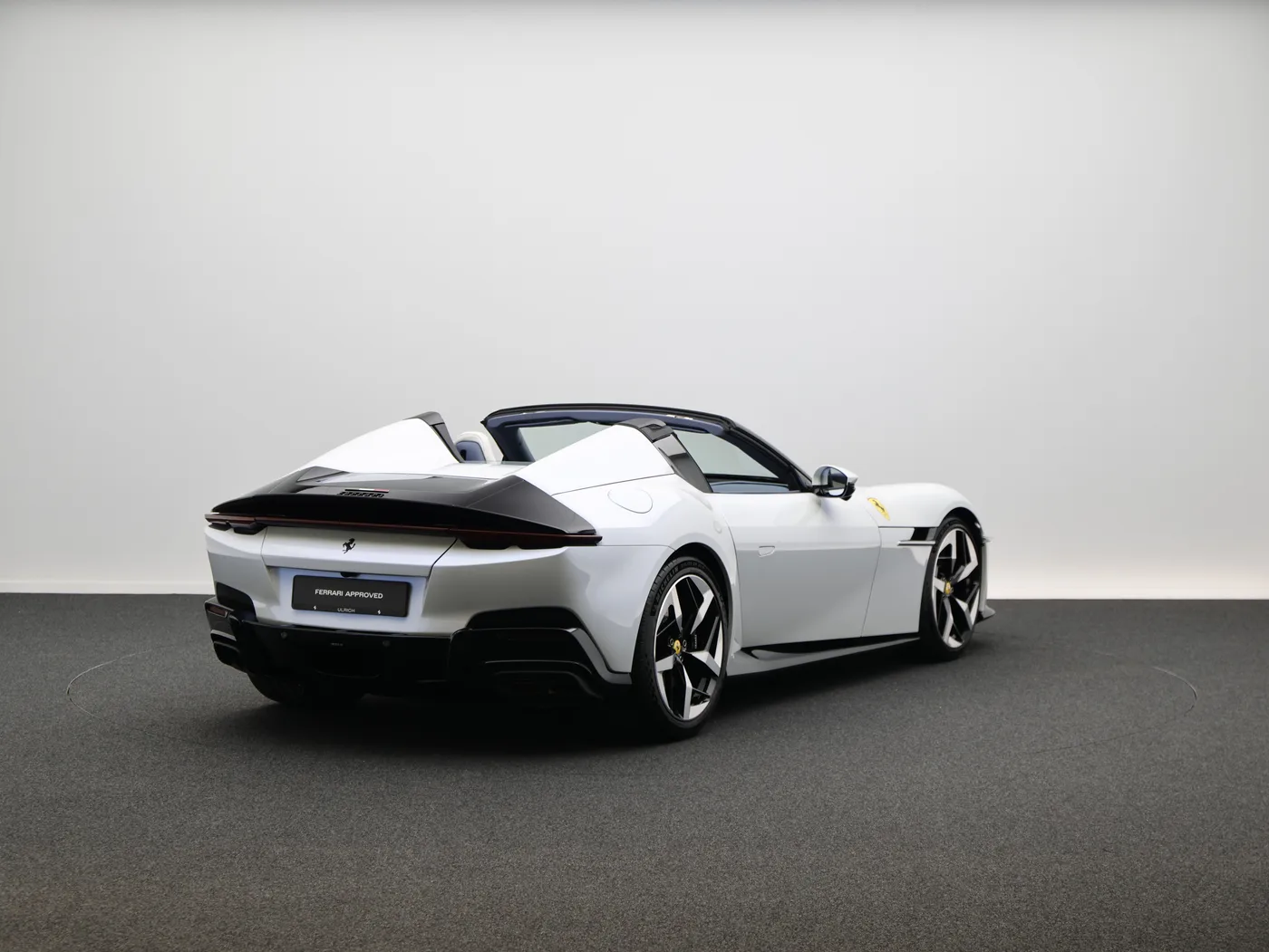 2025 Ferrari 12Cilindri Spider proposée par un concessionnaire spécialisé à Frankfurt am Main, Allemagne, photo 3 sur 15
