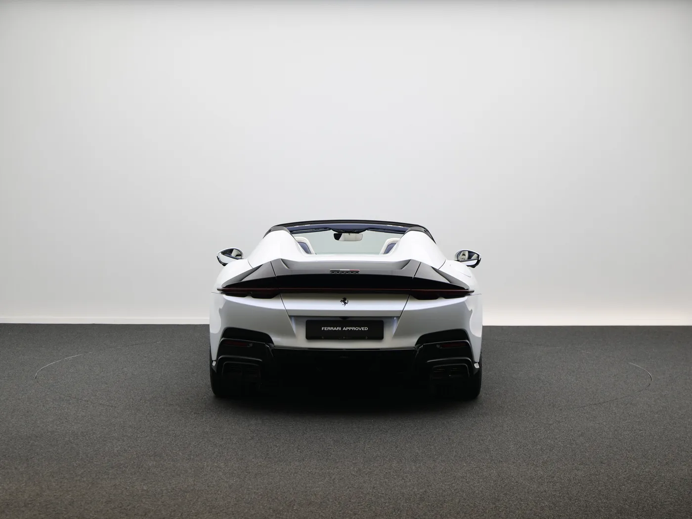 2025 Ferrari 12Cilindri Spider proposée par un concessionnaire spécialisé à Frankfurt am Main, Allemagne, photo 4 sur 15