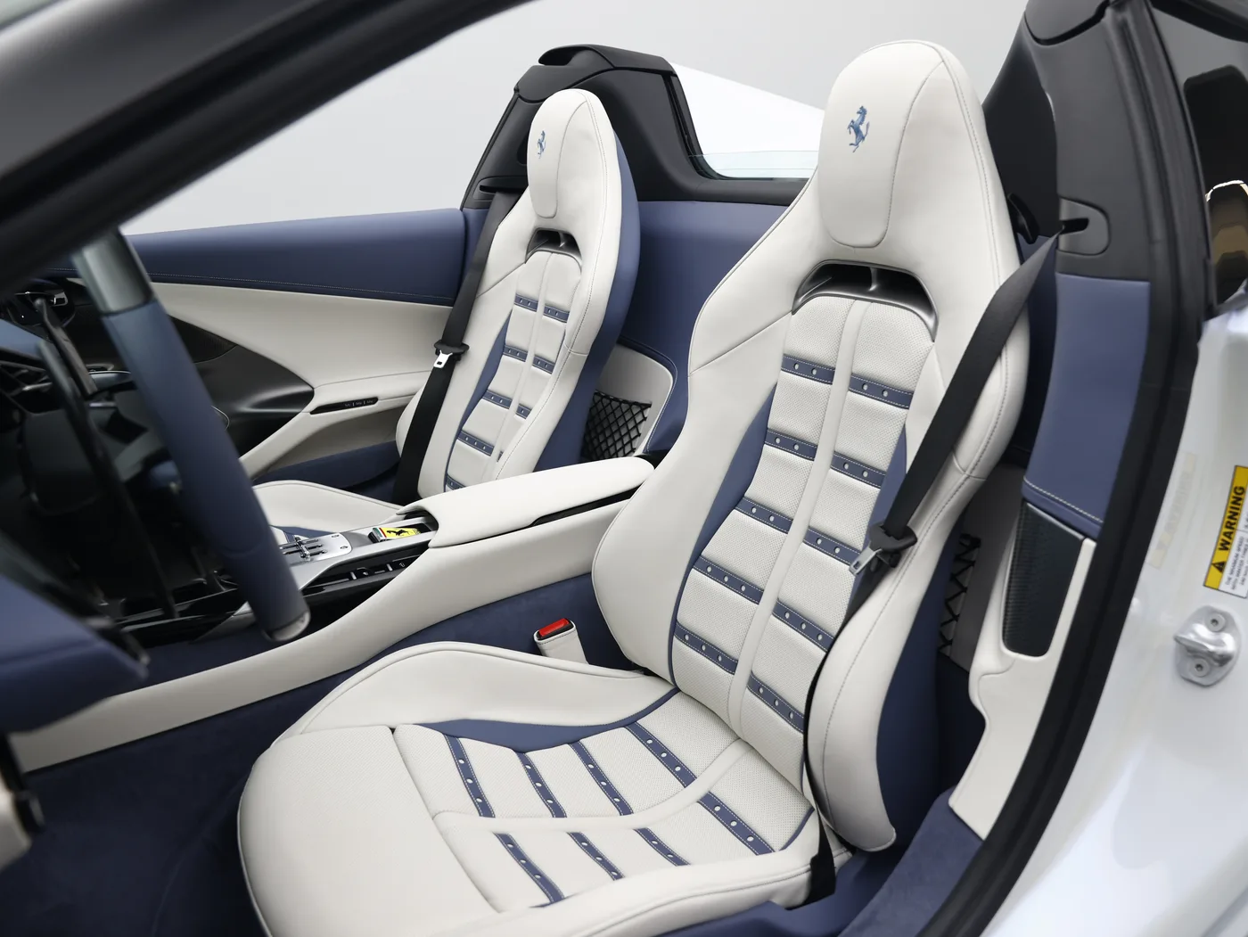 2025 Ferrari 12Cilindri Spider proposée par un concessionnaire spécialisé à Frankfurt am Main, Allemagne, photo 6 sur 15