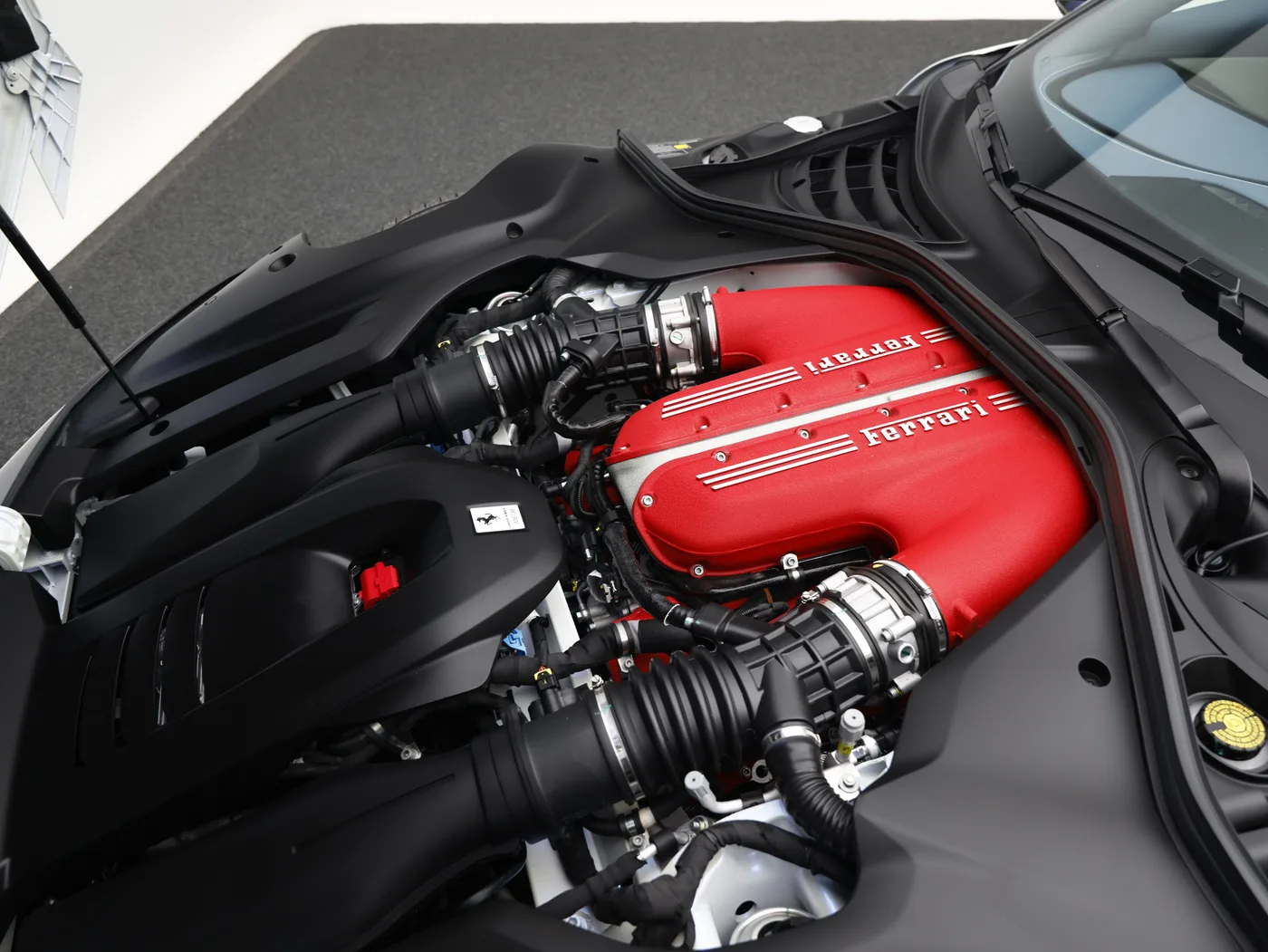 2025 Ferrari 12Cilindri Spider proposée par un concessionnaire spécialisé à Frankfurt am Main, Allemagne, photo 7 sur 15