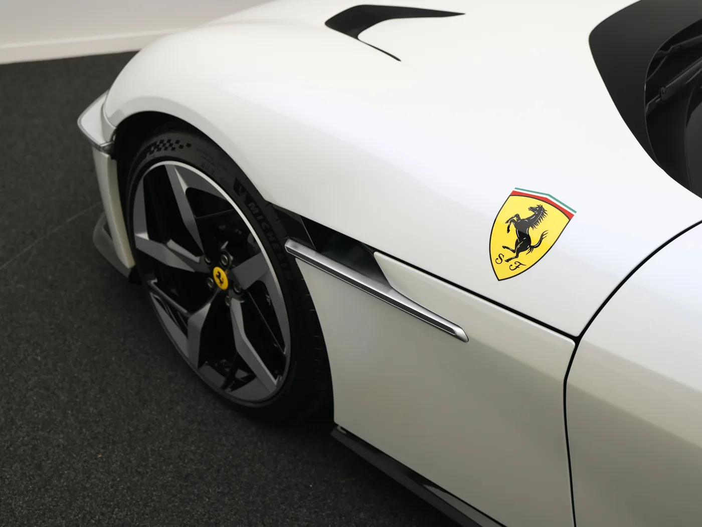2025 Ferrari 12Cilindri Spider proposée par un concessionnaire spécialisé à Frankfurt am Main, Allemagne, photo 13 sur 15