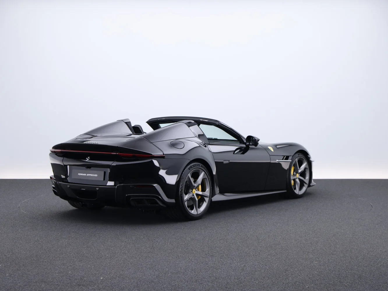 2025 Ferrari 12Cilindri Spider, 3/30