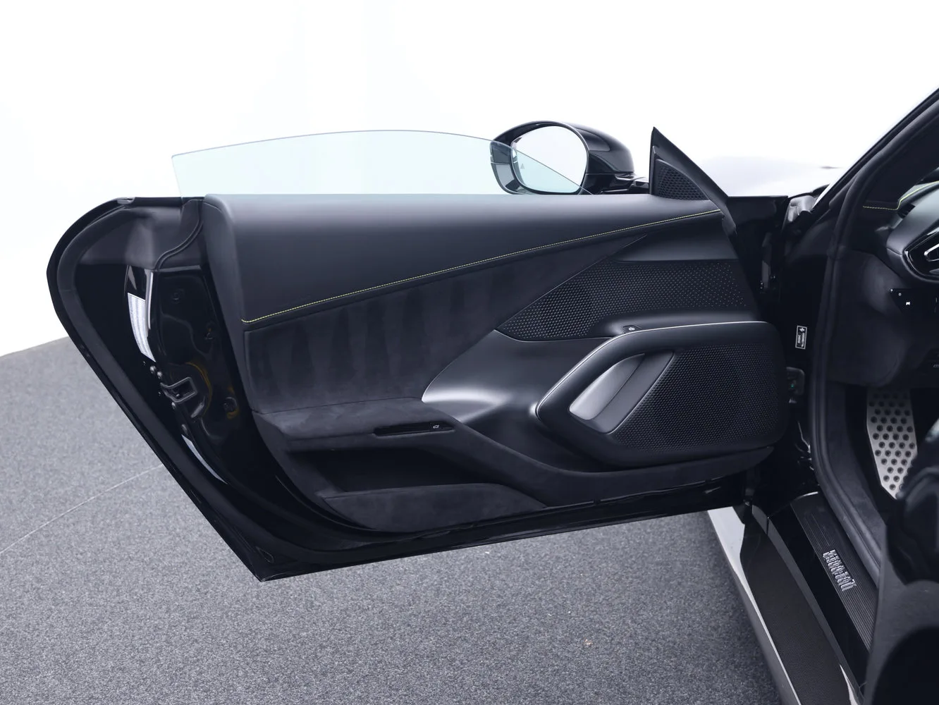 2025 Ferrari 12Cilindri Spider, 19/30