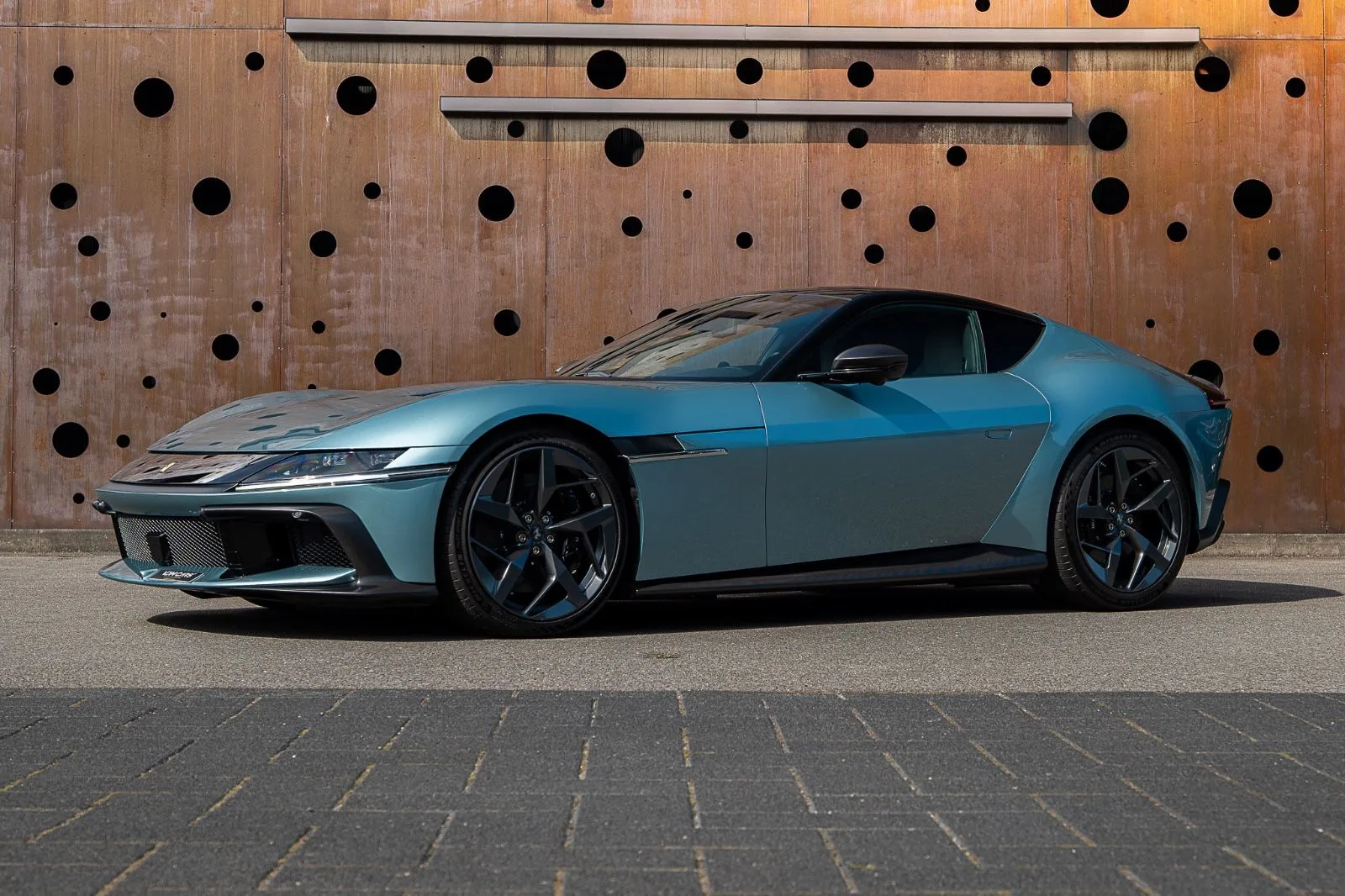 2025 Ferrari 12Cilindri proposée par un spécialiste de la supercar à Gronau, Allemagne, photo principale