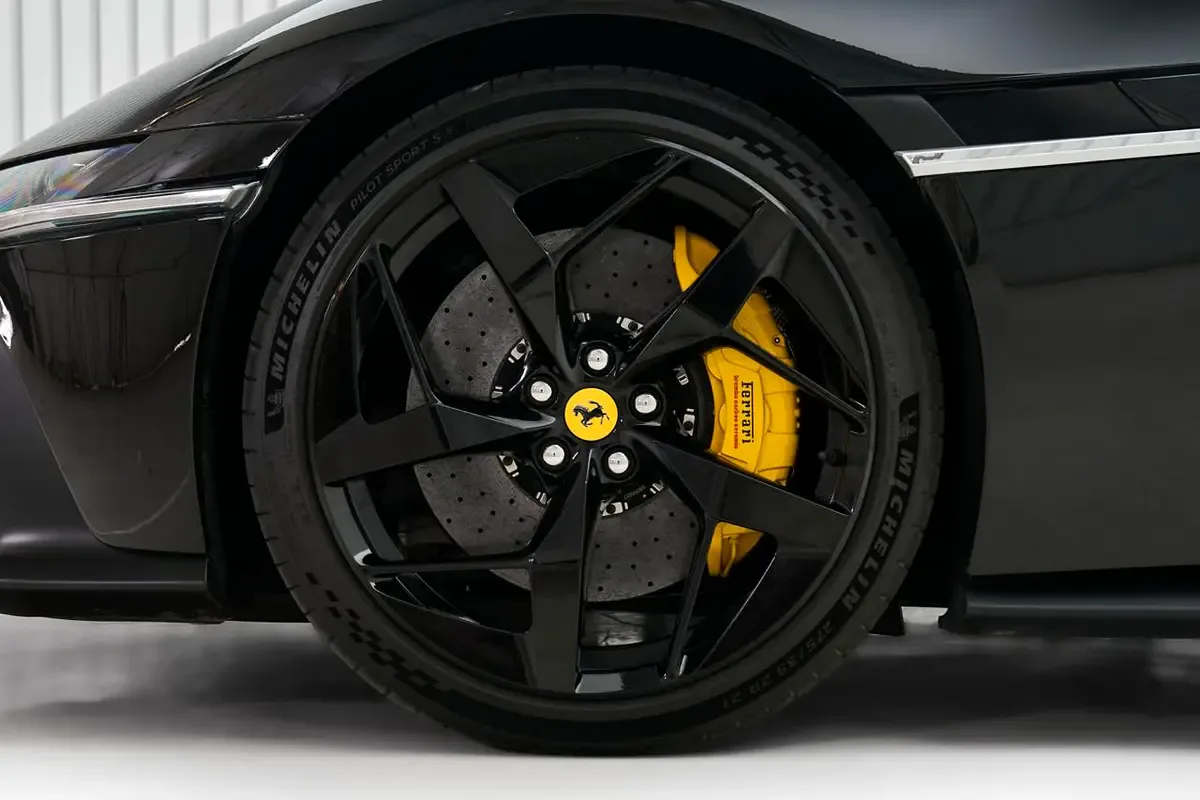 2025 Ferrari 12Cilindri, 10/13