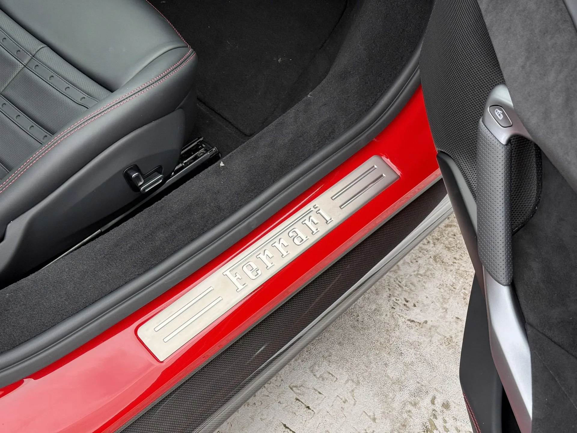 2025 Ferrari 296 GTB, 17/20