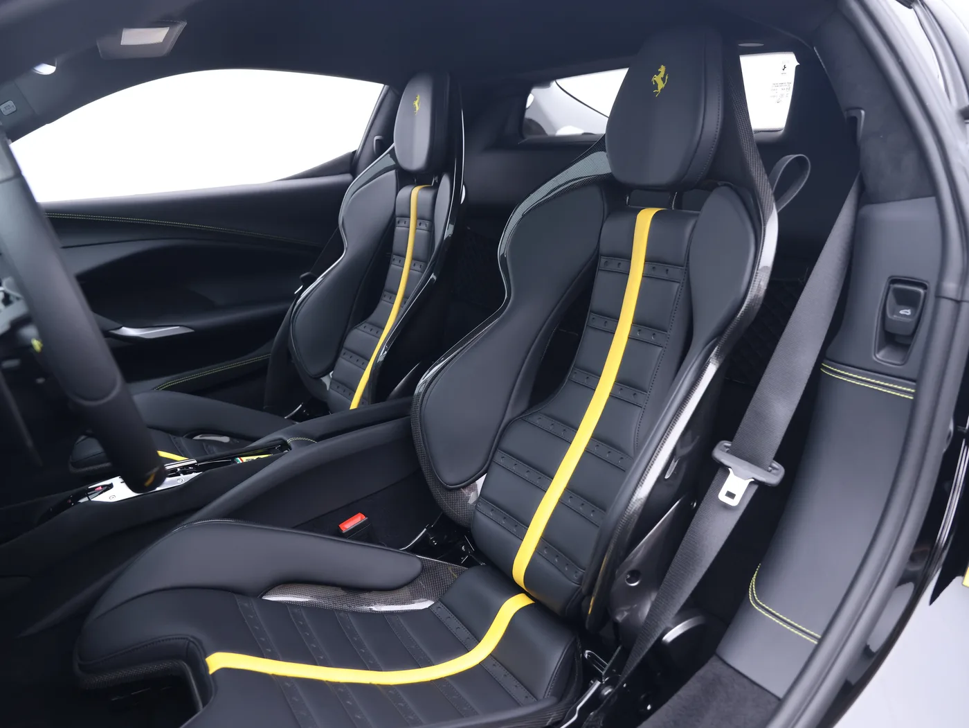 2025 Ferrari 296 GTB angeboten von einem Fachhändler in Frankfurt am Main, Deutschland, Foto 6 von 15