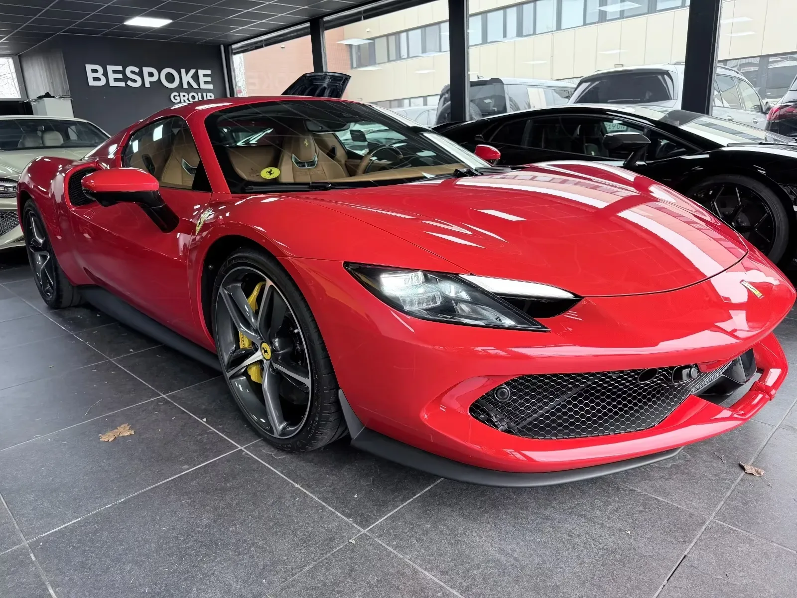 2025 Ferrari 296 GTS proposée par un concessionnaire spécialisé à Bratislava, Slovaquie, photo principale