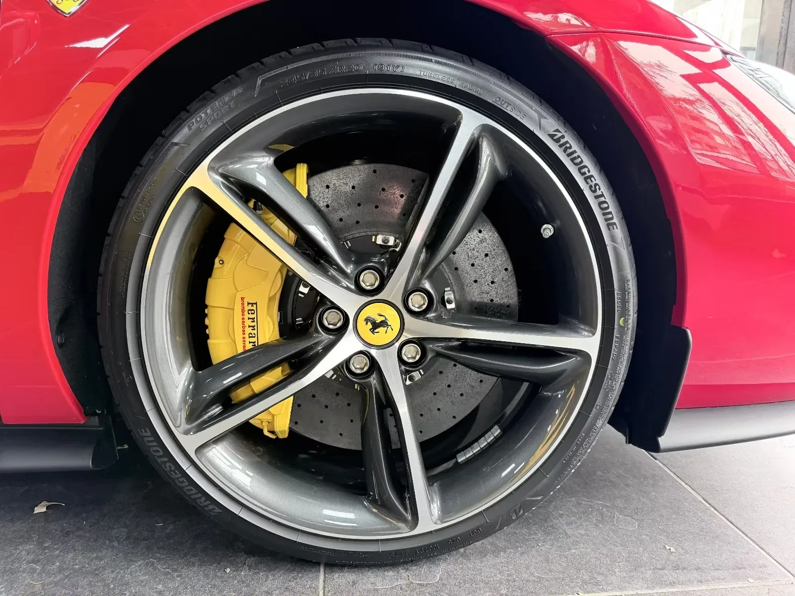 2025 Ferrari 296 GTS, 12/24