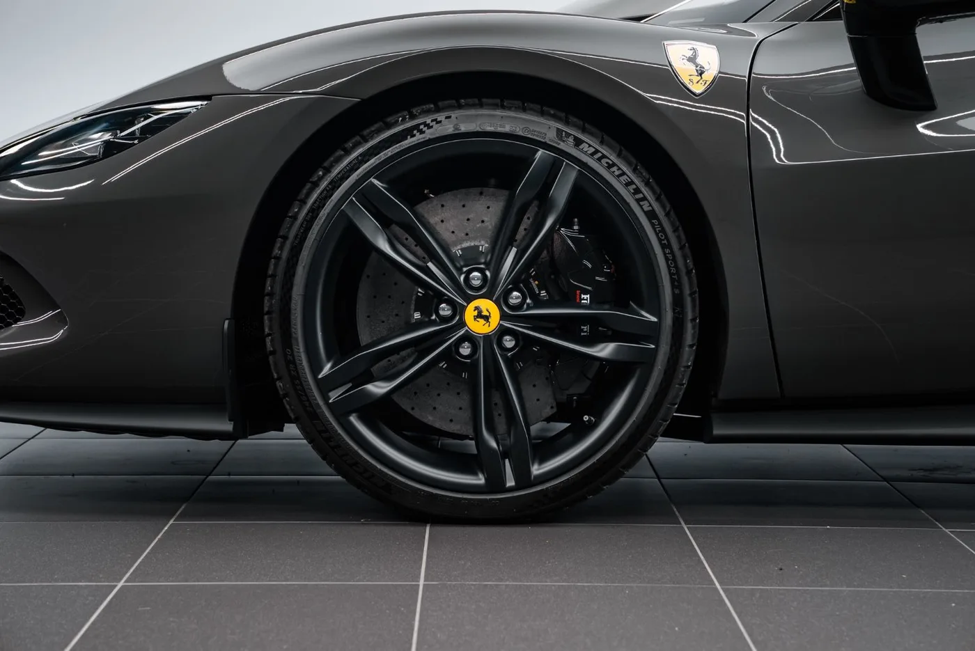 2025 Ferrari 296 GTS offered by a specialist dealer in Putzbrunn, Germany, photo 5 of 15
