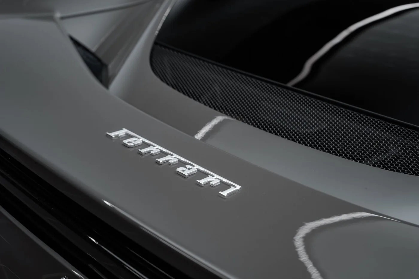 2025 Ferrari 296 GTS offered by a specialist dealer in Putzbrunn, Germany, photo 11 of 15