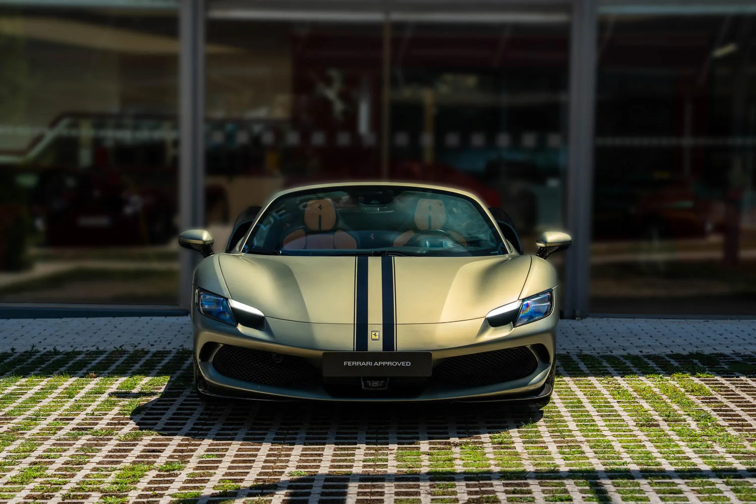 2025 Ferrari 296 GTS angeboten von einem Fachhändler in San Pedro Alcántara, Spanien, Hauptfoto