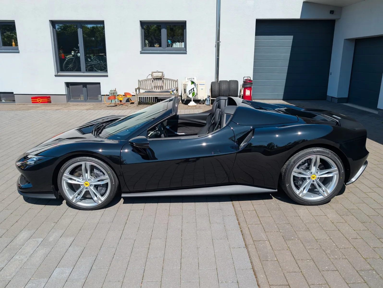 2025 Ferrari 296 GTS, 2/11