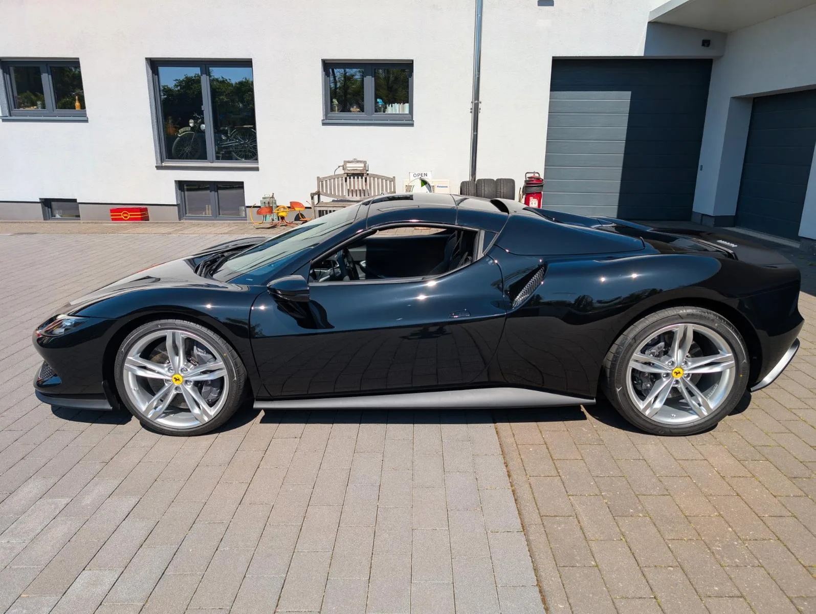 2025 Ferrari 296 GTS, 3/11